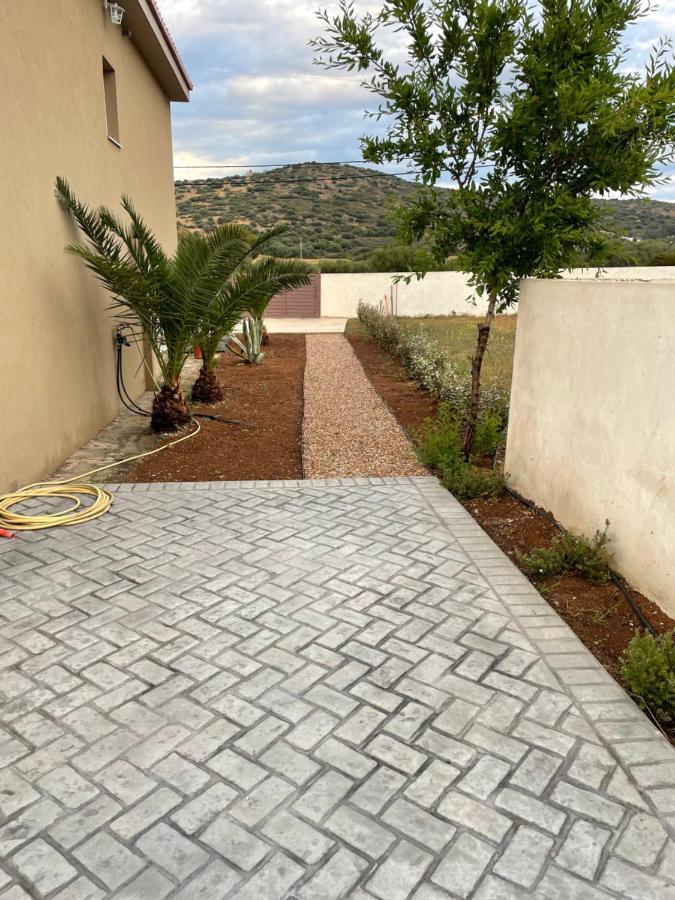 Saint George Family House Palaia Fokaia